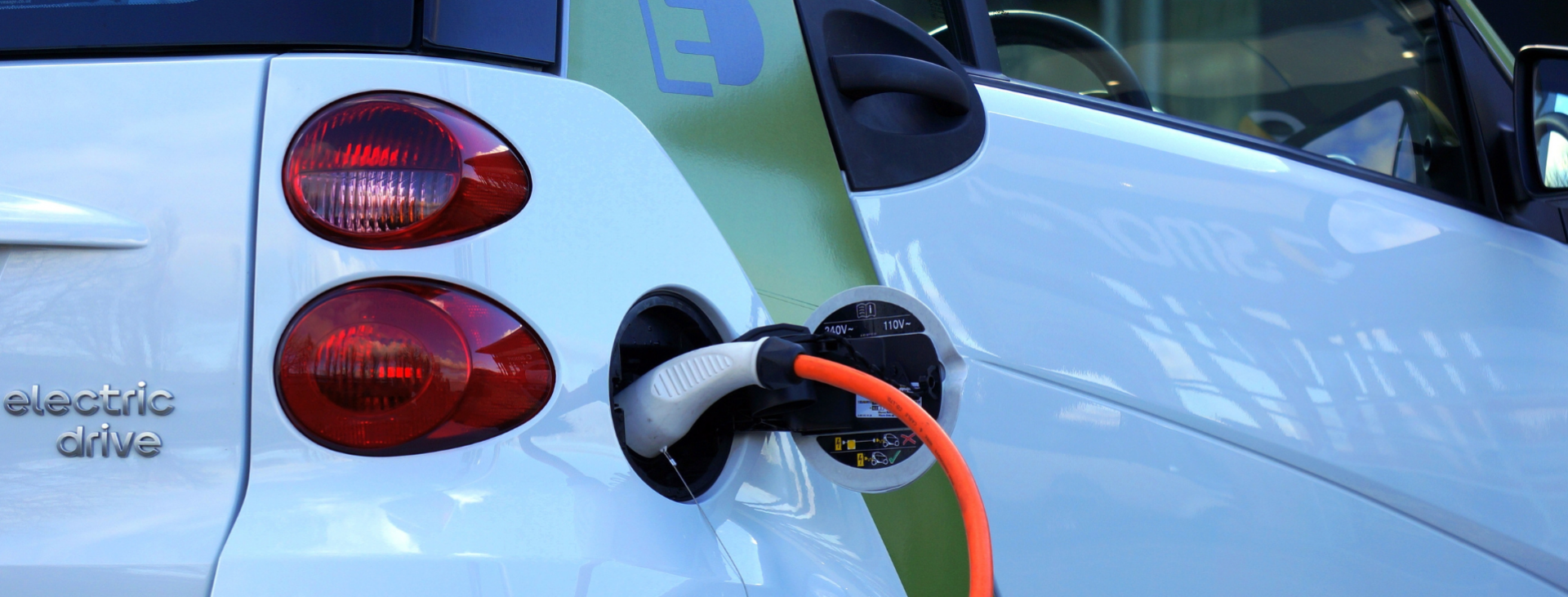 Soutient des services d’aide à domicile dans le déploiement d’une flotte de véhicules « propres ».