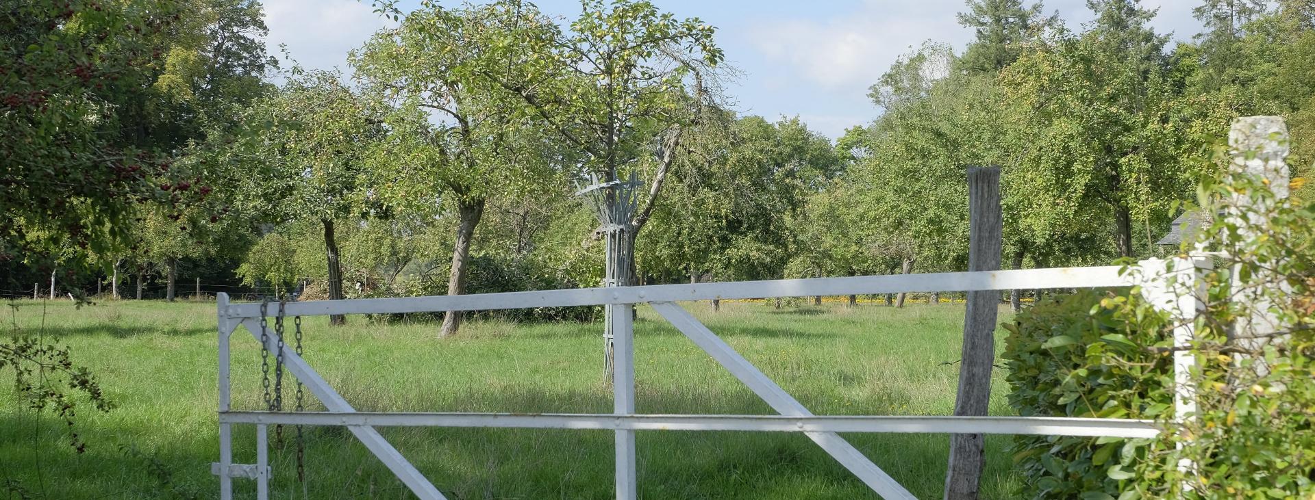 Verger avec barrière