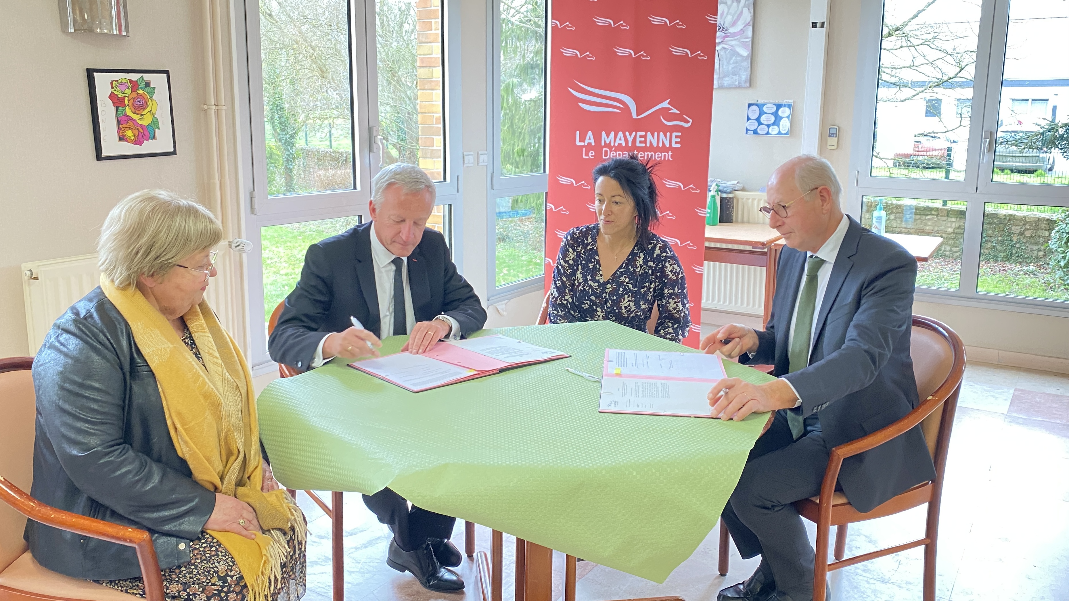 Le Conseil départemental accompagne financièrement les projets immobiliers des EHPAD afin d’améliorer la prise en charge des aînés