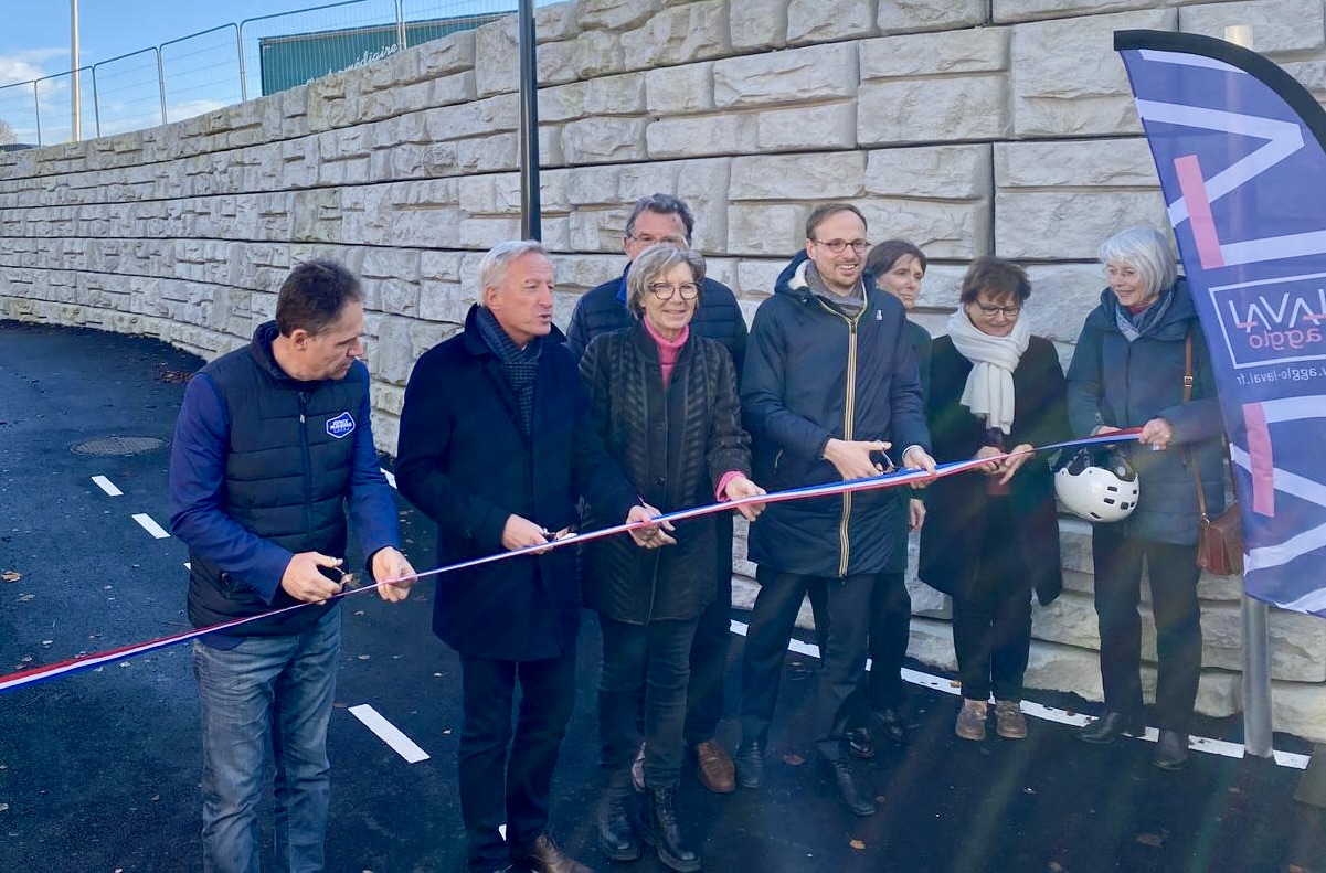 Président et élus du conseil Départementale inaugurant le passage de l'octroi